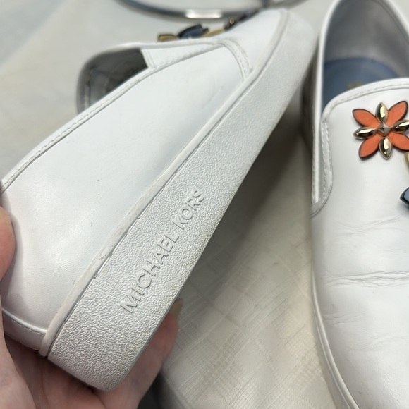 Micheal Kors Lola flower appliqué white sneaker shoes size 8 - Picture 10 of 11